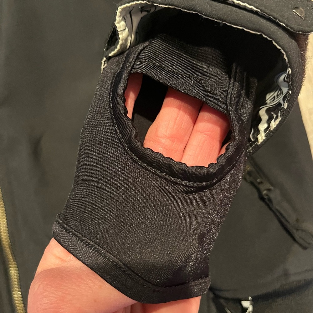 Volcom snowboarding jacket - image 5